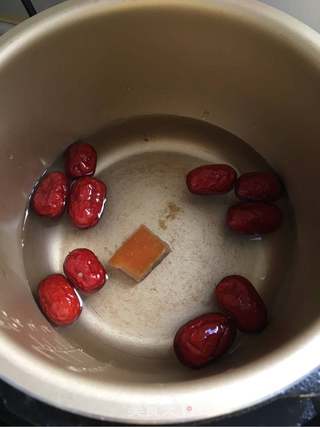 桂圆红枣糖水的做法步骤:2