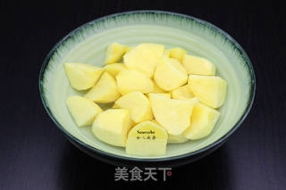 土豆焖鸡腿的做法步骤:2