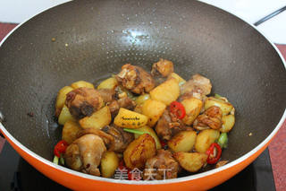 土豆焖鸡腿的做法步骤:7