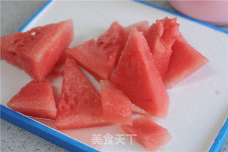 西瓜汁的做法步骤:2
