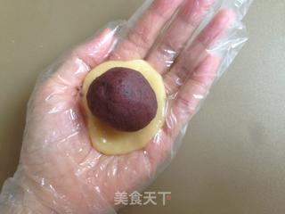 蛋黄豆沙月饼的做法步骤:11