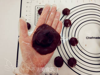 黑美人巧克力月饼的做法步骤:5