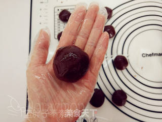 黑美人巧克力月饼的做法步骤:7