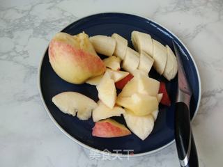 香蕉苹果奶昔的做法步骤:2