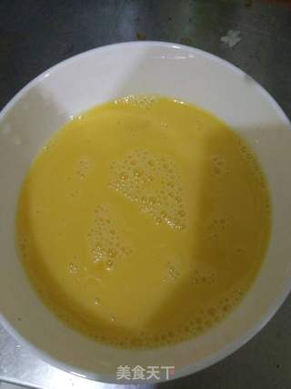 自制速冻韭菜鸡蛋水饺的做法步骤:2