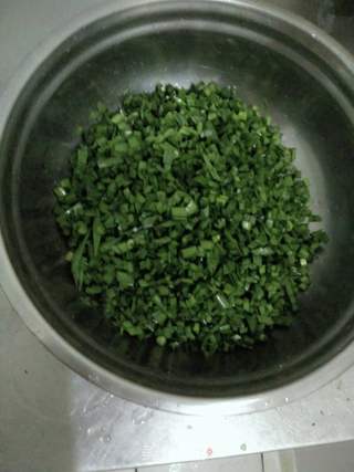 自制速冻韭菜鸡蛋水饺的做法步骤:4