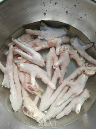 正宗红烧鸡爪的做法步骤:2