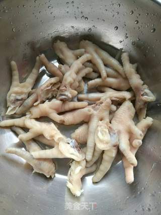 正宗红烧鸡爪的做法步骤:4