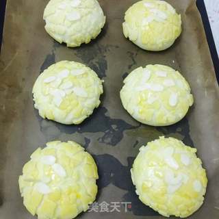 杏仁菠萝包的做法步骤:7