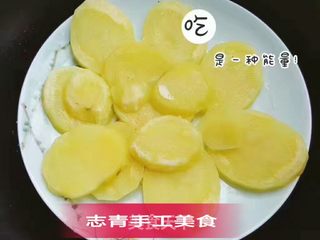外酥里嫩的凤尾虾球(果语版)的做法步骤：2