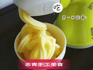 外酥里嫩的凤尾虾球(果语版)的做法步骤:3