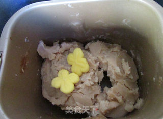 桃山松仁奶黄月饼的做法步骤:8