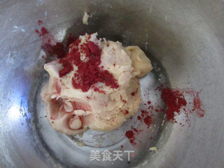 桃山松仁奶黄月饼的做法步骤:10