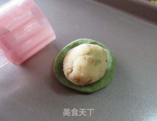 桃山松仁奶黄月饼的做法步骤:15