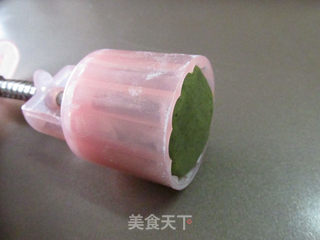 桃山松仁奶黄月饼的做法步骤:16