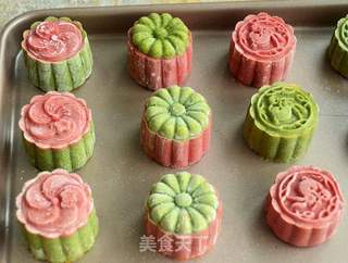桃山松仁奶黄月饼的做法步骤:19