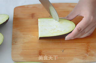 烧烤茄子的灵魂是酱料啊的做法步骤:2