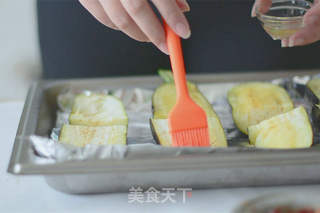 烧烤茄子的灵魂是酱料啊的做法步骤:3