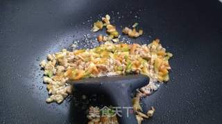 芒果鲜肉蛋包饭的做法步骤:4