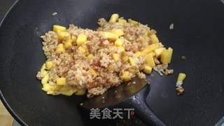 芒果鲜肉蛋包饭的做法步骤：8