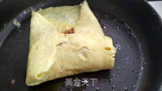 芒果鲜肉蛋包饭的做法步骤：12