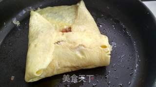芒果鲜肉蛋包饭的做法步骤:12
