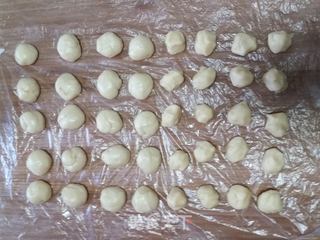 榨菜鲜肉月饼的做法步骤:10