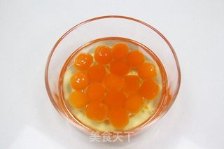 【月饼季】广式莲蓉蛋黄月饼的做法步骤:4