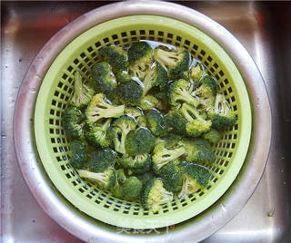 西兰花培根卷的做法步骤:2