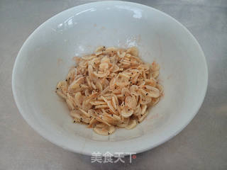 虾皮木耳韭菜馅蒸包的做法步骤:2