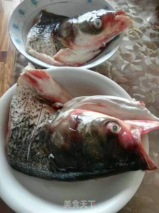 剁椒蒸鱼头的做法步骤:3