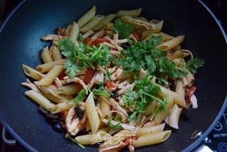 鸡肉红椒意面的做法步骤：9