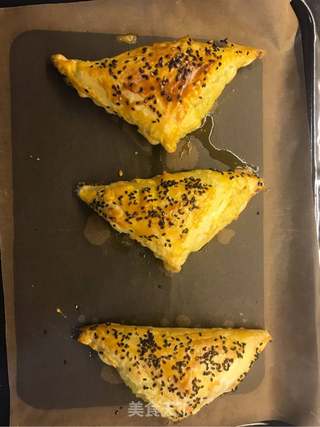 快手简单榴莲酥的做法步骤:14