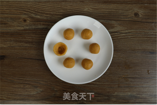 中秋新品~奶黄流心月饼的做法步骤:8