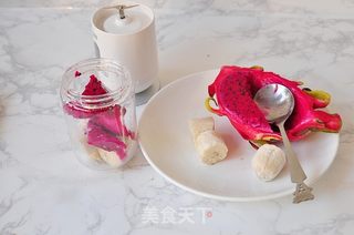 火龙果香蕉奶昔的做法步骤:3