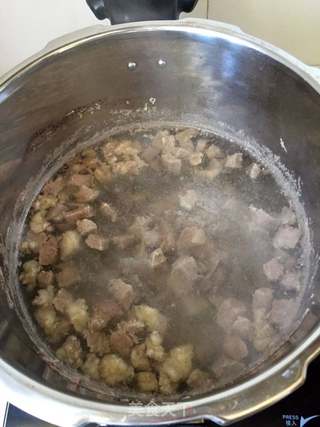 飘香牛肉辣酱的做法步骤:6