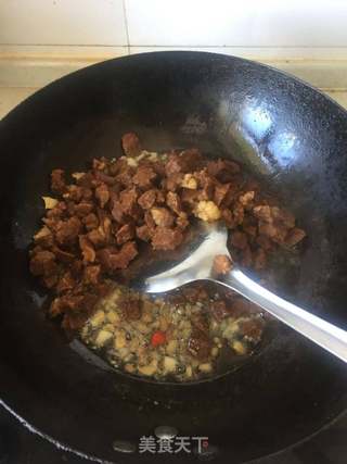 飘香牛肉辣酱的做法步骤:12