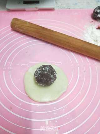 红豆沙蛋黄酥的做法步骤:23