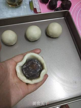 红豆沙蛋黄酥的做法步骤:24