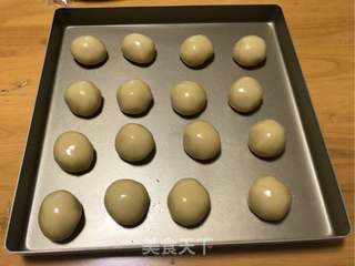 莲蓉蛋黄月饼的做法步骤:11
