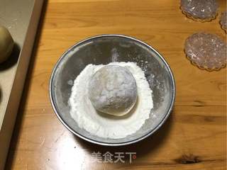 莲蓉蛋黄月饼的做法步骤:13