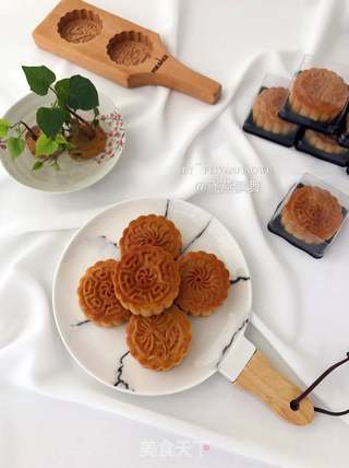 莲蓉蛋黄月饼的做法步骤:21