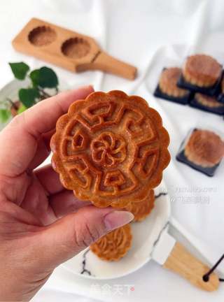 莲蓉蛋黄月饼的做法步骤:23