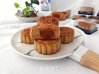 莲蓉蛋黄月饼的做法步骤:28
