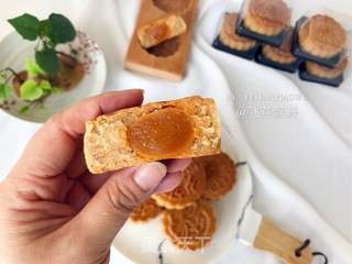 莲蓉蛋黄月饼的做法步骤:30