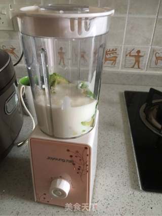 牛油果奶昔的做法步骤:3