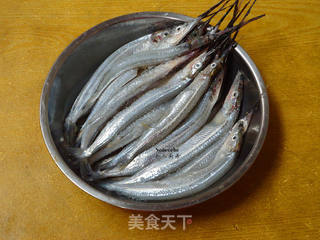 玉米粒煎池鱼的做法步骤:2