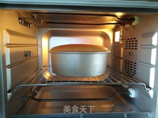酸奶戚风蛋糕(非水浴法)的做法步骤:11