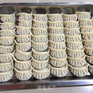 包饺子(猪肉油渣韭菜饺)的做法步骤:11