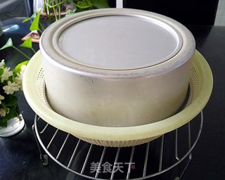 酸奶戚风蛋糕(非水浴法)的做法步骤:13